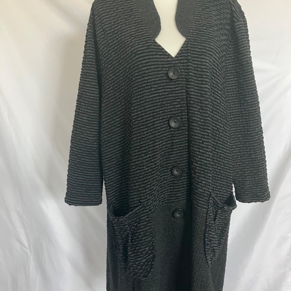 TRANSPARENTE Black and Grey Striped Knit Blazer Jacket - Picture 2 of 5